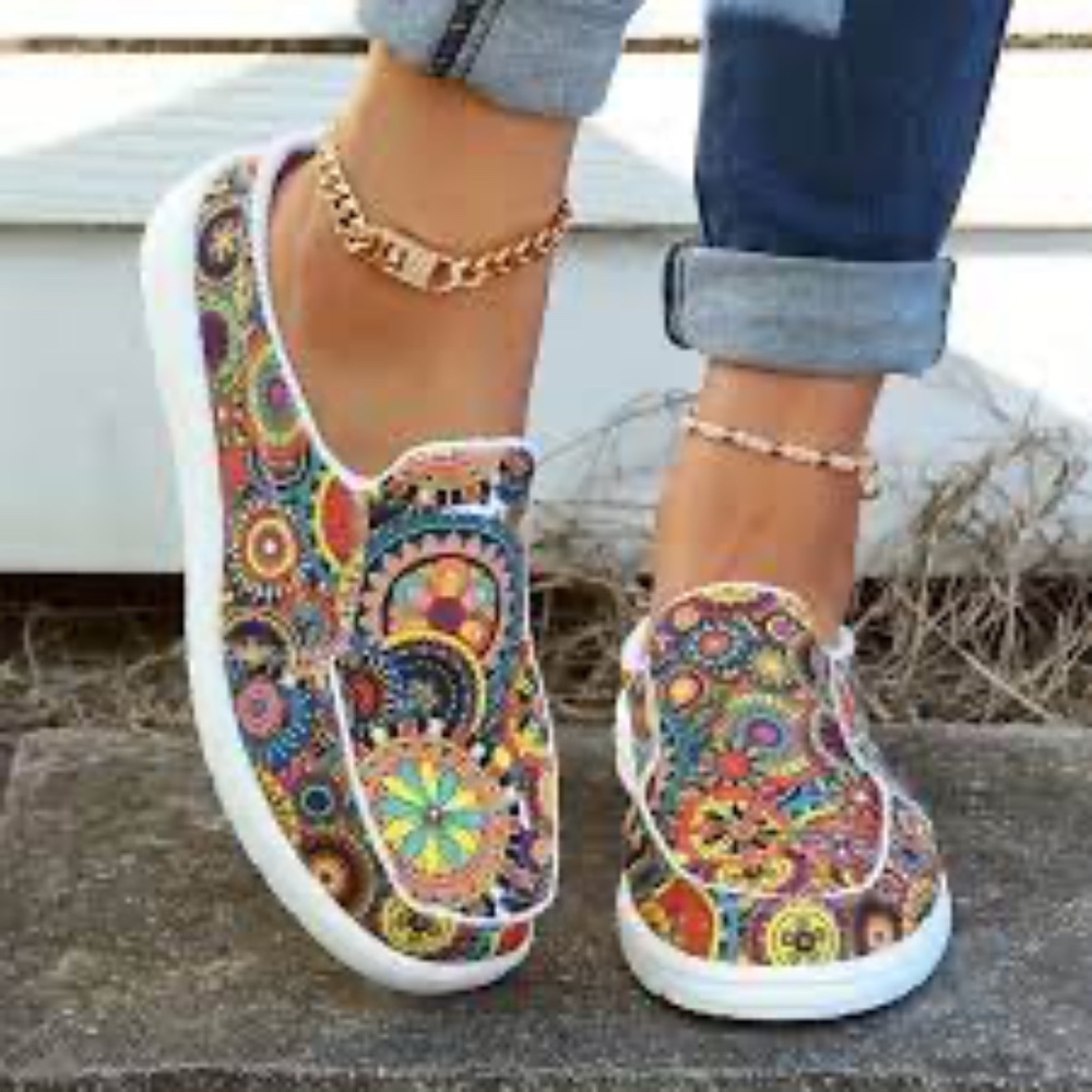 NEW NWT Floral Print Canvas Shoes. Multicolor.  8 1/2